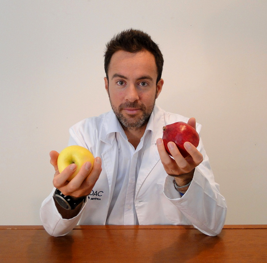 Victor-Suarez-Consulta-nutricion-frutas-recortado bata blanca